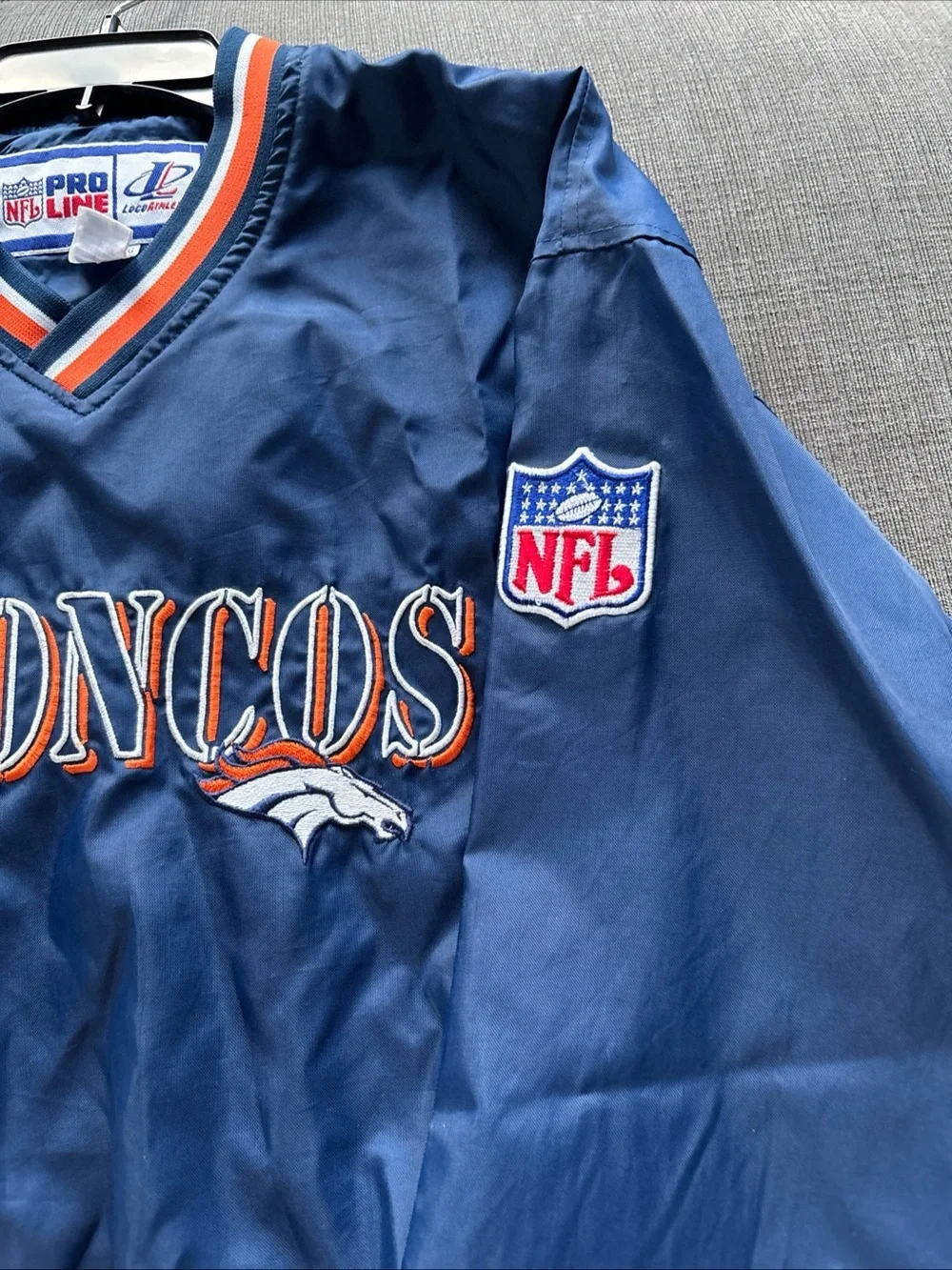 Vintage 90s Boys XL (18) NFL Pro Line Denver Broncos pullover windbreaker Vneck